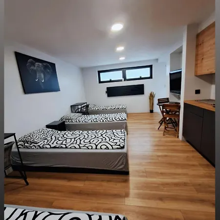 Nethouse Dla 12 Osob *